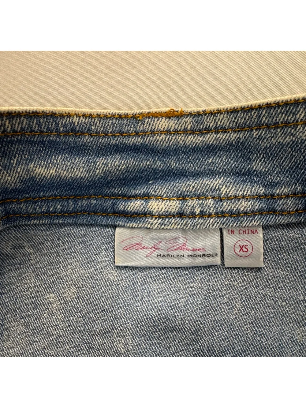 Marilyn Monroe Button Front Denim Pencil Skirt XS Acid Wash Stretch - Picture 3 of 9